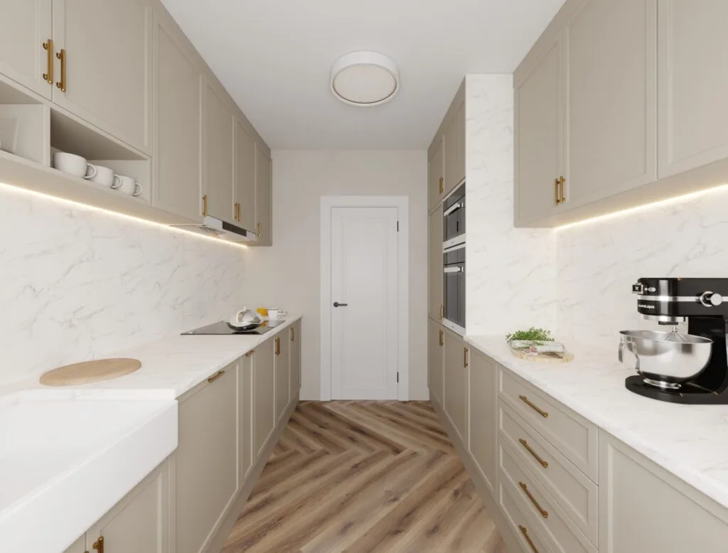 Contemporary U-shaped kitchen with clean design and wooden flooring – Intervibe Studio