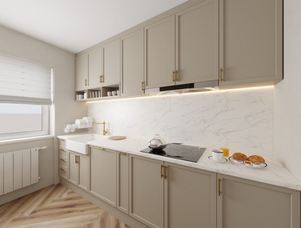Kitchen visualization with marble backsplash and neutral cabinetry – Intervibe Studio